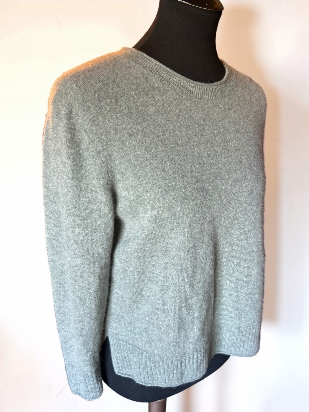 RACHEL ZOE 100% 2-Ply Cashmere Sage Green Crewneck Sweater - Sz L - Side Slits